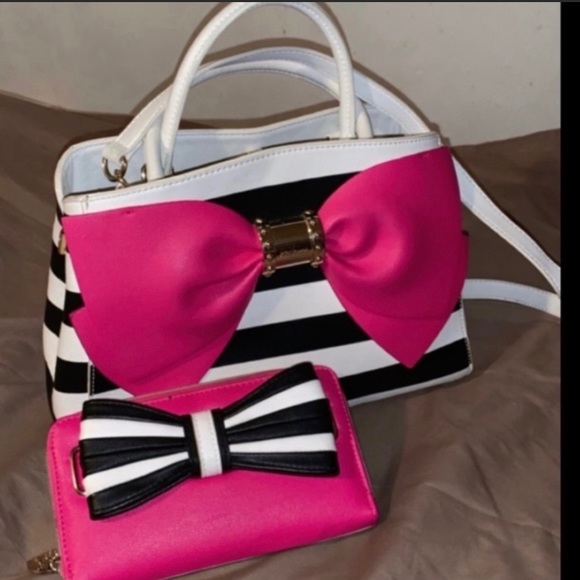 Betsey Johnson Handbags - Betsey Johnson handbag and wallet set Betsey Johnson Handbags - Betsey Johnson handbag and wallet set